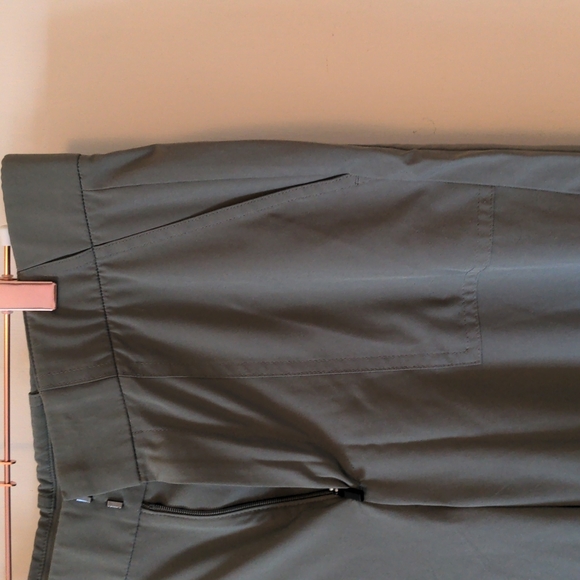 Athleta Crop Pants - Picture 1 of 7
